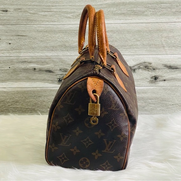 LOUIS VUITTON
Monogram Canvas Speedy 30 Bag - Picture 6 of 15